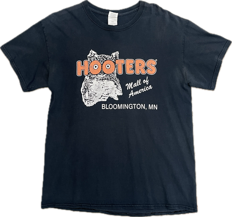 Hooters “Bloomington” (L)